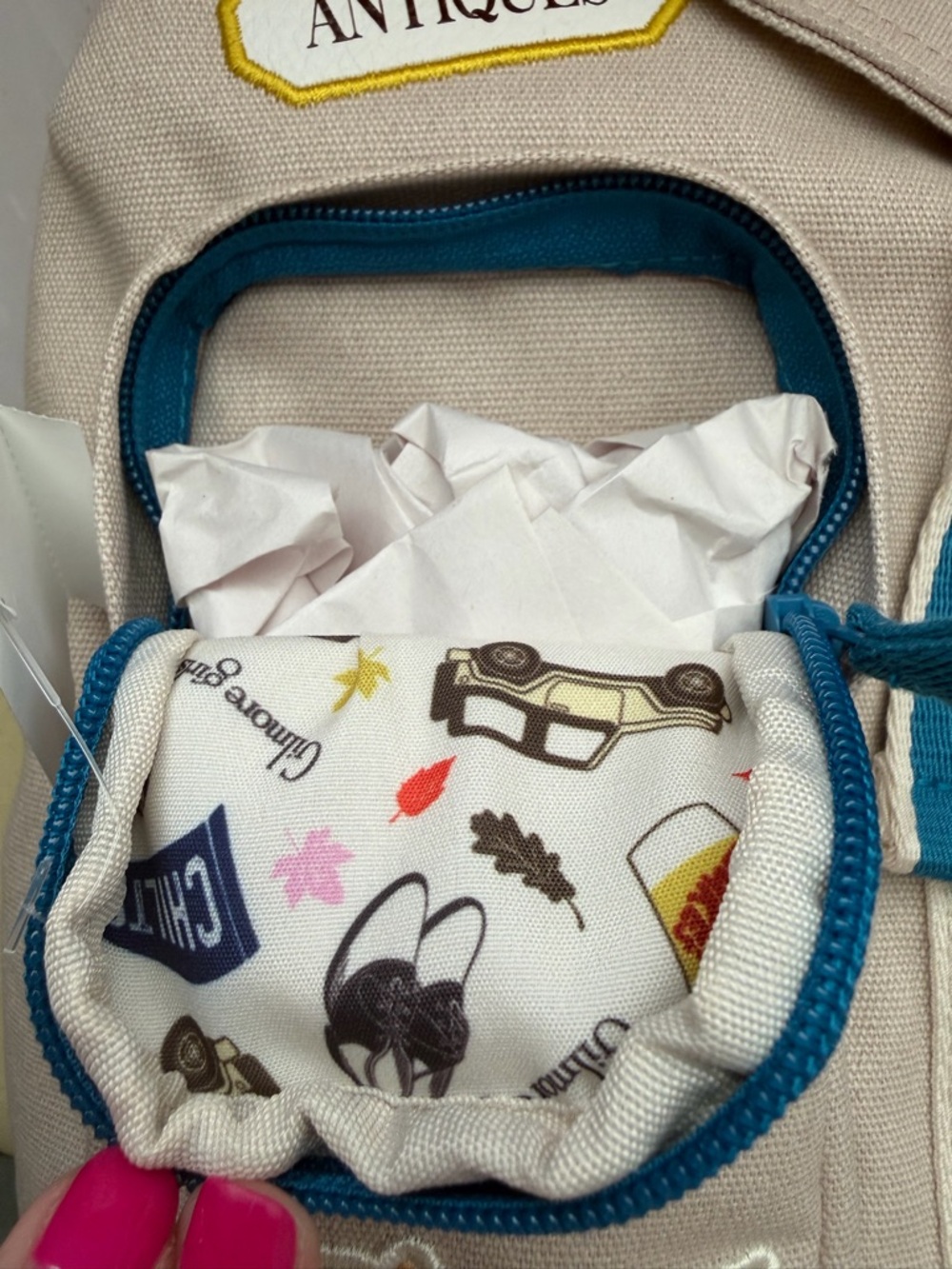 Gilmore Girls Stars Hollow Backpack with Patches and Printed Lining - Picture 5 of 10